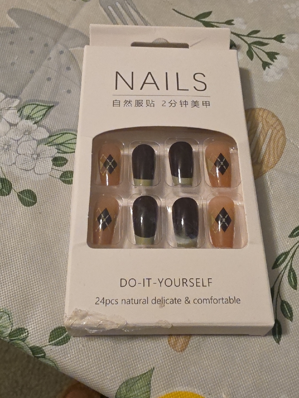 NAILS Do-It-Yourself Press-On Nail Set — Brown & Olive Accent
